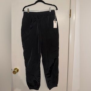 Good American Black cargo pants, jogger style